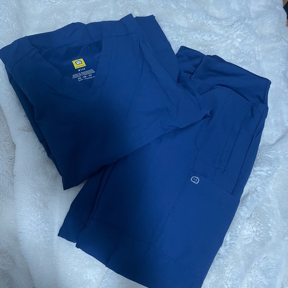 WonderWink Classic Blue V-Neck Scrub Set